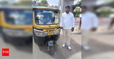 ऑटोरिक्षा चालकाने 20,000 रुपयांच्या मौल्यवान वस्तू असलेली बॅग त्याच्या हक्काच्या मालकाला परत केली