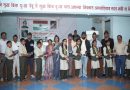 शाळकरी मुलांसाठी प्लास्टिक गुंडाळलेल्या जेवणाविरुद्ध पुण्यातील शेतकऱ्याचा लढा