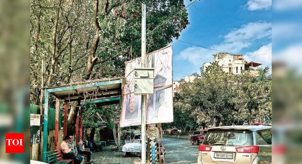 पीएमसी, पीसीएमसी निवडणुकीपूर्वी नागरी संस्था बेकायदेशीर होर्डिंगवर कडक कारवाई करतात