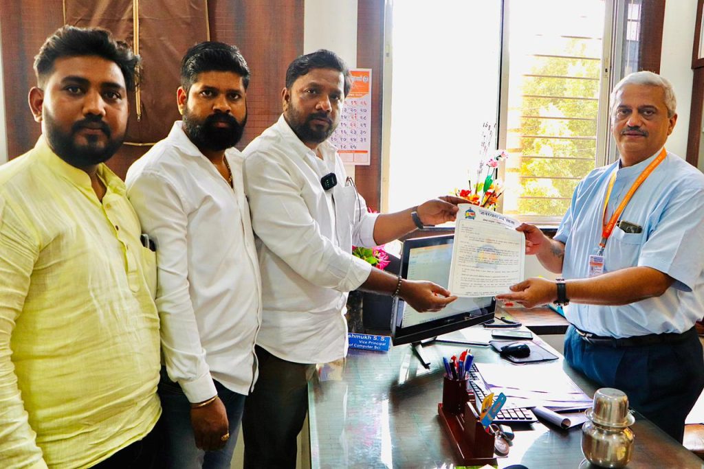 मॉर्डन कॉलेजात जातीय अन्यायाचा विस्फोट — प्रेमवर्धन बिऱ्हाडे प्रकरणात जनस्वराज्य सेनेचा संताप!