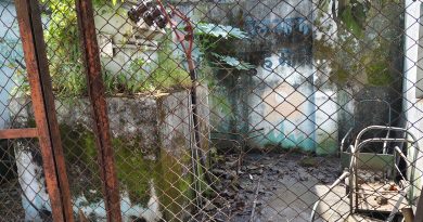 नानासाहेब पुरुळेकर ट्रान्सफॉर्मर परिसरात चेंबर फुटले; दुर्गंधी व डासांचे प्रमाण वाढले, नागरिक हैराण