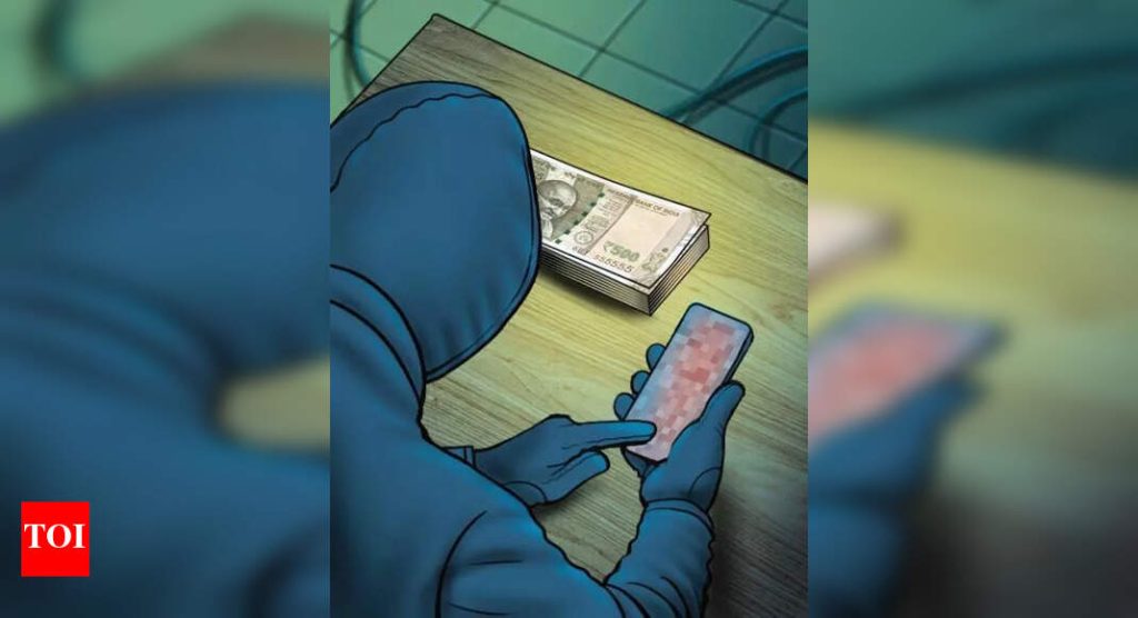 डीटीएच अकाऊंट रिचार्ज करण्यासाठी पाठवलेली एपीके फाइल डाऊनलोड केल्यावर सायबर चोरट्यांनी कॉन्स्टेबलला 82,000 गमावले