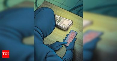 डीटीएच अकाऊंट रिचार्ज करण्यासाठी पाठवलेली एपीके फाइल डाऊनलोड केल्यावर सायबर चोरट्यांनी कॉन्स्टेबलला 82,000 गमावले