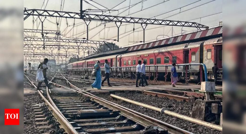 कॅमेरे नव्हे तर अधिक गस्त, कडक दंडामुळे अतिक्रमण रोखले जाईल: रेल्वे वापरकर्ते मृत्यू रोखण्यात अपयशी ठरल्याबद्दल आरपीएफ पुणेची निंदा करतात