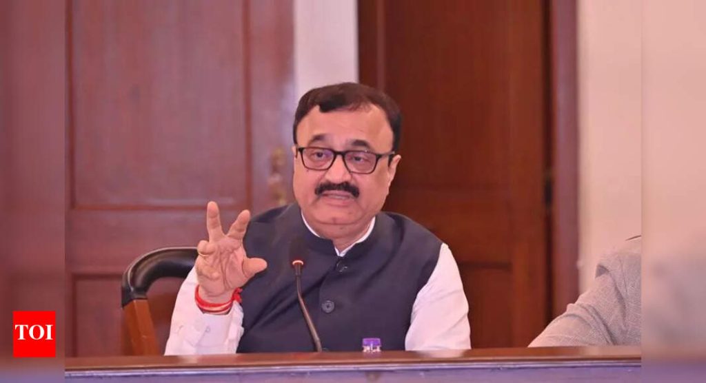 पुनरावृत्तीचे गुन्हे घडल्यास परवाने निलंबित करा : नवले पूल दुर्घटनेनंतर विभागीय आयुक्तांचे कडक अंमलबजावणीचे आदेश