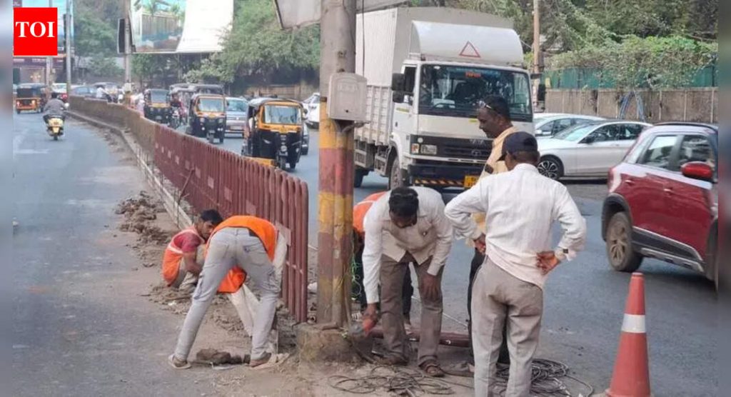 PMC 2026 च्या सायकल टूरच्या आधी ईस्ट स्ट्रीटवर रेलिंग बसवण्यास सुरुवात करते