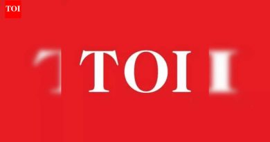 न्यू कात्रज बोगद्यात SUV उलटली