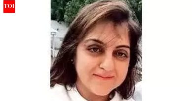 शीतल तेजवानी यांच्या कोरेगाव पार्क, पिंपरी चिंचवड येथील घरांची पोलिसांनी झडती घेतली.