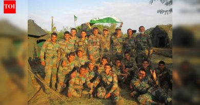 बंधुत्वाने एकत्र: तरुण अधिकारी दिवंगत एनडीए कॅडेटच्या कुटुंबाला मदत करतात, बहिणीच्या वैद्यकीय शिक्षणासाठी निधी देतात