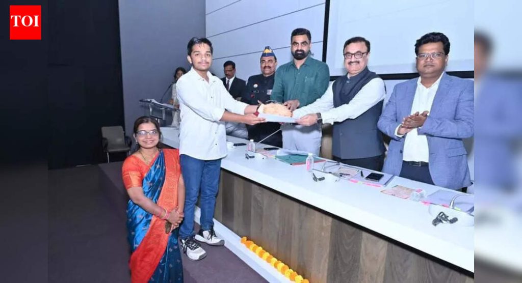 महाराष्ट्रात सशस्त्र सेना ध्वज दिन निधी संकलनाची सर्वाधिक 49.3 कोटी रुपयांची नोंद आहे
