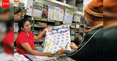 भारताच्या डिजिटल युगात छापील कॅलेंडर लुप्त होण्यास नकार देते