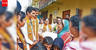 वडगाव शेरीत भाजप आणि राष्ट्रवादी काँग्रेसच्या जोरदार रॅलीत रस्त्यावर उतरल्याचं पाहायला मिळतंय.