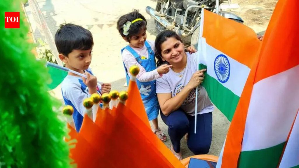 प्रजासत्ताक दिनाचा उत्सव परिसर, शाळा आणि सार्वजनिक ठिकाणी पुणे बातम्या