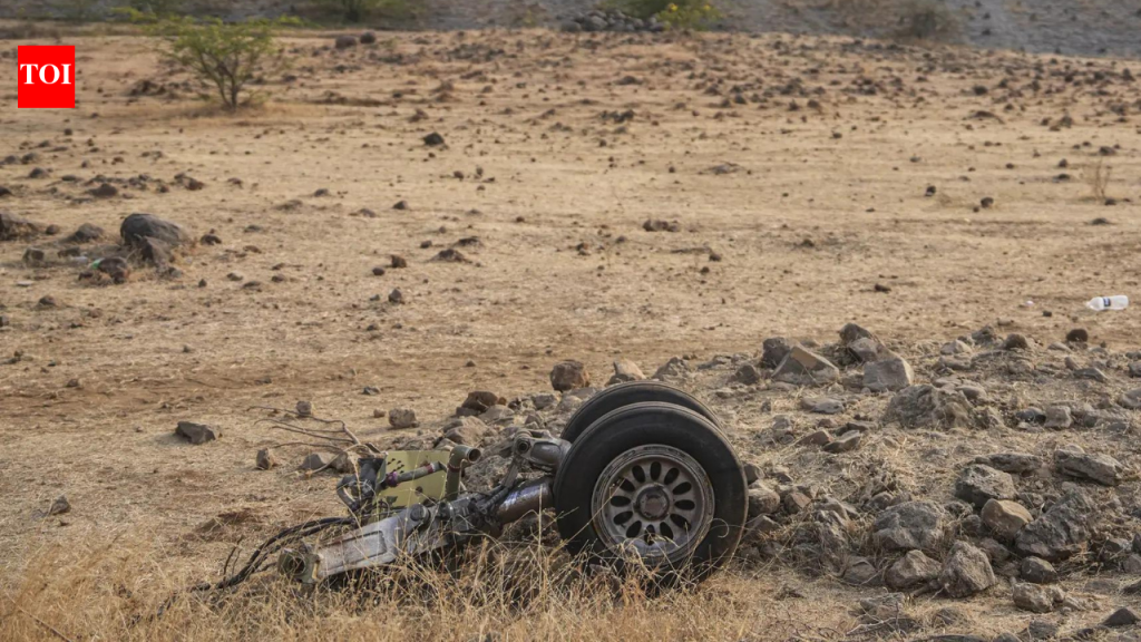 Ajit Pawar विमान अपघातानंतर, IAF ने बारामतीतील विमानतळ ऑपरेशन्समध्ये मदत करण्यासाठी हवाई वाहतूक नियंत्रण पथकाची धाव घेतली | पुणे बातम्या