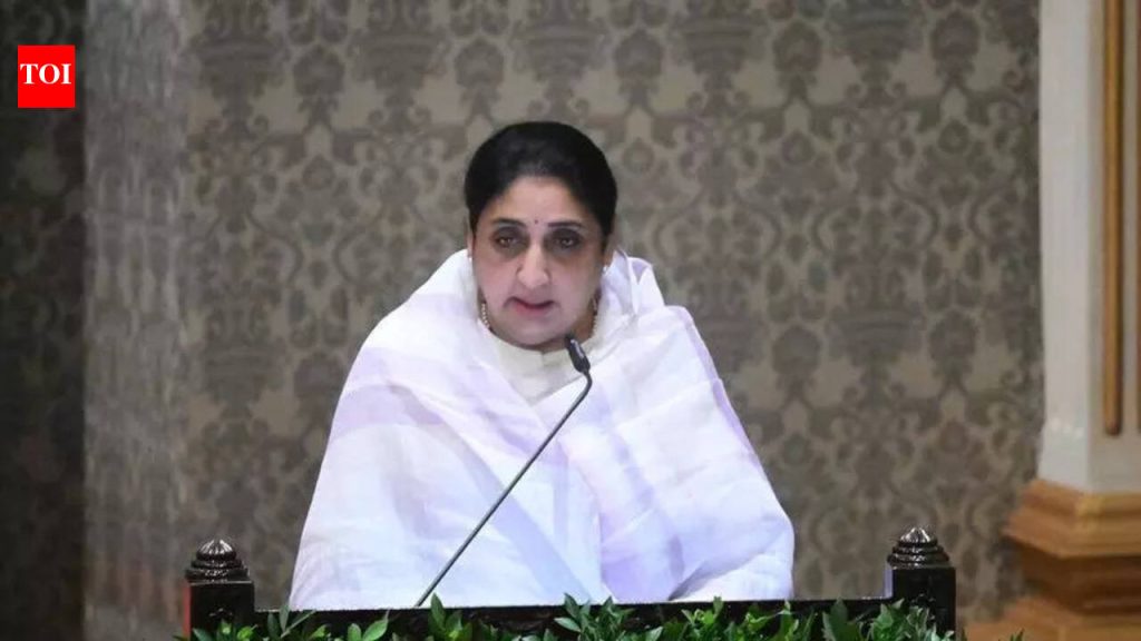 सुनेत्रा पवार यांच्या उपमुख्यमंत्रीपदी बढतीवर संमिश्र प्रतिक्रिया उमटल्या, नेटिझन्स म्हणतात ‘अगदी लवकर’ | पुणे बातम्या