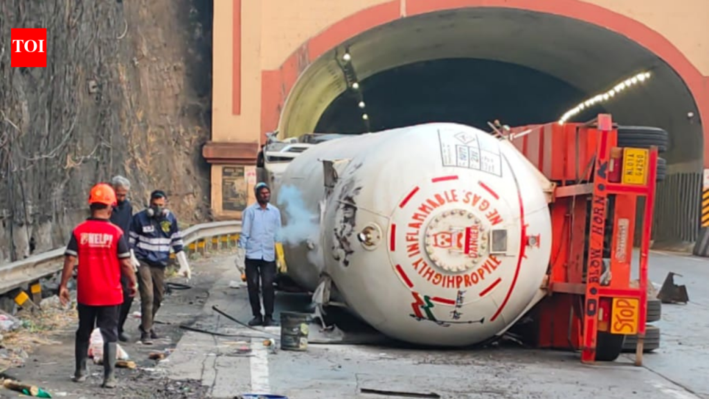 मुंबई-पुणे eway gas scare: Propylene ची वाहतूक रस्त्याने का केली जात होती?