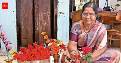 भाषण आणि श्रवणदोष असलेल्या मुलांसाठी कागदी गुलाब फुलतात