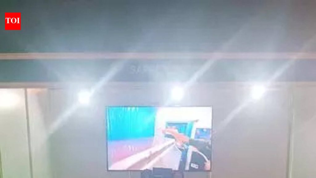 लष्कराने खाण शोधणे, टोही करणे आणि पाळत ठेवणे यासाठी मानवरहित ग्राउंड वाहन विकसित केले आहे