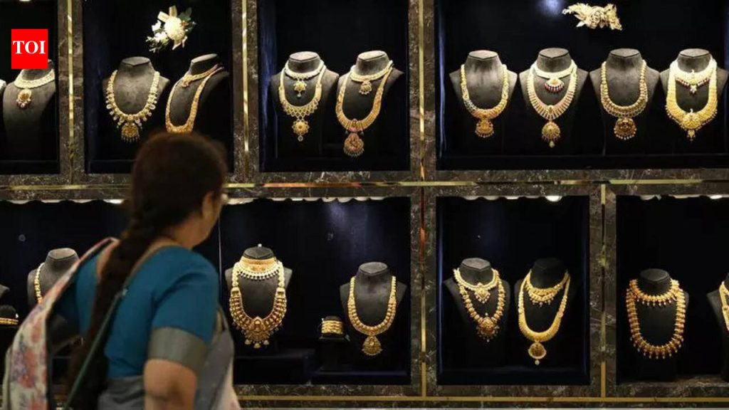 जुन्नर तालुक्यात एका कुटुंबाला मारहाण करून टोळीने नऊ लाखांचे दागिने लंपास केले