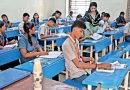 संपूर्ण महाराष्ट्रात एचएससी आणि एसएससी परीक्षांमध्ये कॉपी करण्यास मदत करणाऱ्या शिक्षक, शाळा कर्मचाऱ्यांना बोर्डाने निलंबित केले आहे