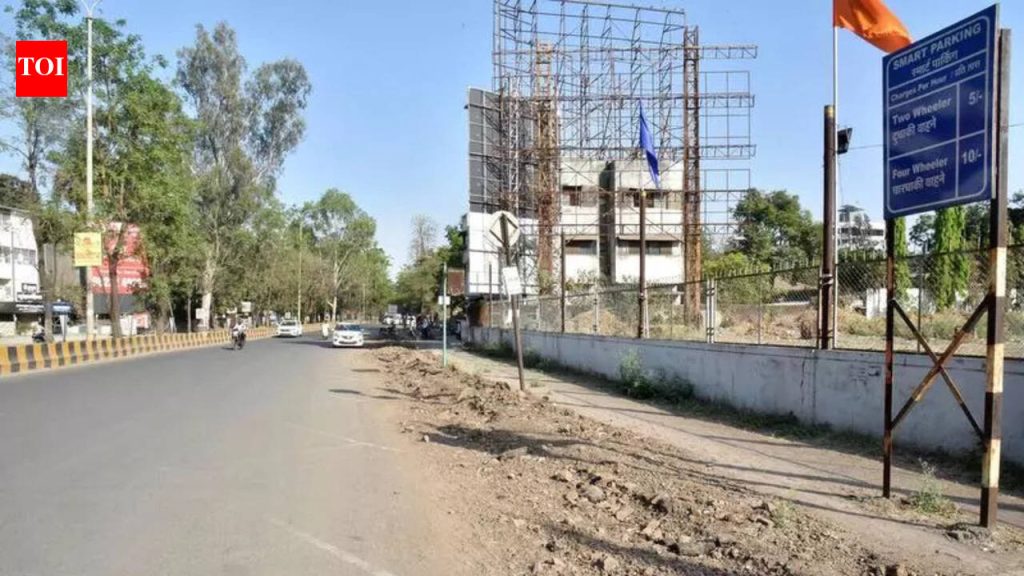 सध्या सुरू असलेल्या कुंभ रस्त्याच्या कामांमुळे नाशिक महापालिकेच्या शहरातील प्रस्तावित पे-अँड-पार्क प्रकल्पाला विलंब होऊ शकतो.