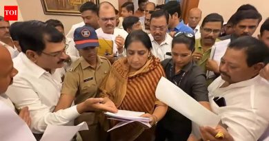 बारामतीच्या हॉटेल व्यावसायिकांनी उपमुख्यमंत्री सुनेत्रा पवार यांना पुरवठा पूर्ण निलंबनाऐवजी व्यावसायिक एलपीजी सिलिंडरच्या रेशनिंगसाठी दबाव आणण्याची विनंती केली.