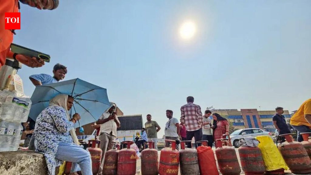 एलपीजी संकटादरम्यान कुटुंबाचा संघर्ष अधिका-यांच्या दाव्यावर मात करतो