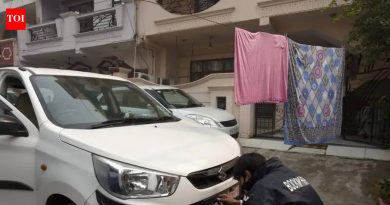 EMI चुकवण्यासाठी बनावट नंबर प्लेट वापरल्याबद्दल एसयूव्ही मालकावर गुन्हा दाखल करण्यात आला