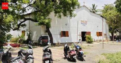 पुणे कॅन्टोन्मेंट बोर्डाने 2006 मध्ये परवानगीशिवाय बांधलेले प्रार्थनागृह नियमित करण्याचे निर्देश चर्चच्या पाद्रींना दिले आहेत.