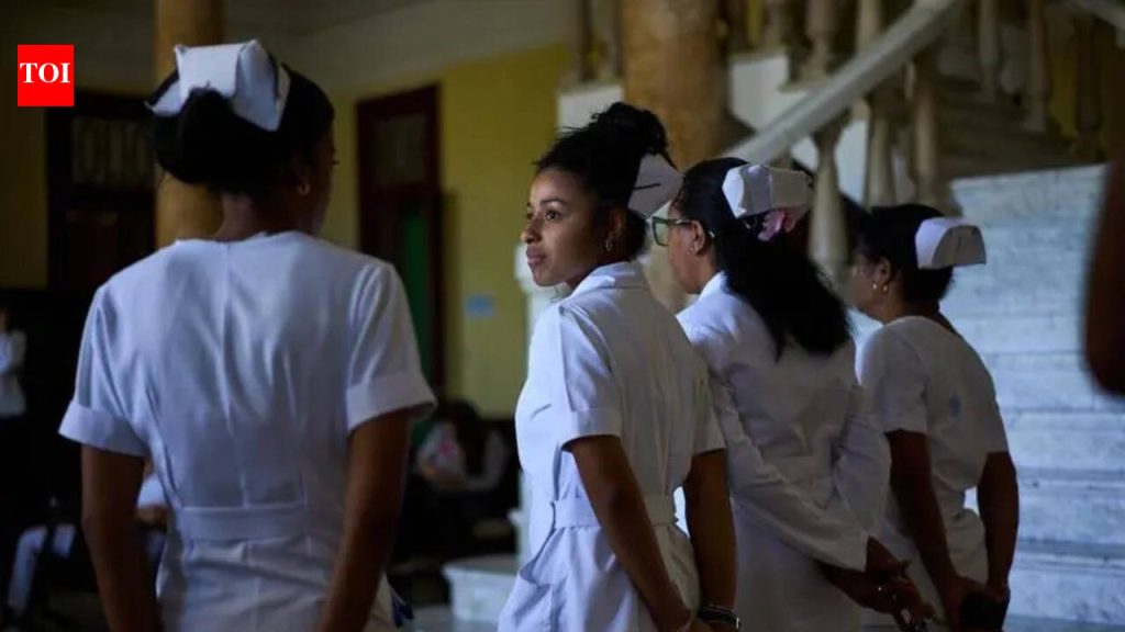 परिचारिकांनी आजपासून बेमुदत संप पुकारला