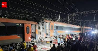 पुण्यात वंदे भारतचा डबा रुळावरून घसरला; कोणालाही दुखापत झाली नाही, सेवा प्रभावित