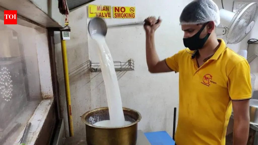 पश्चिम बंगालचे मतदान, लग्नाचा हंगाम यामुळे पुण्यातील रेस्टॉरंट्स, उद्योगांमध्ये कामगारांची गर्दी