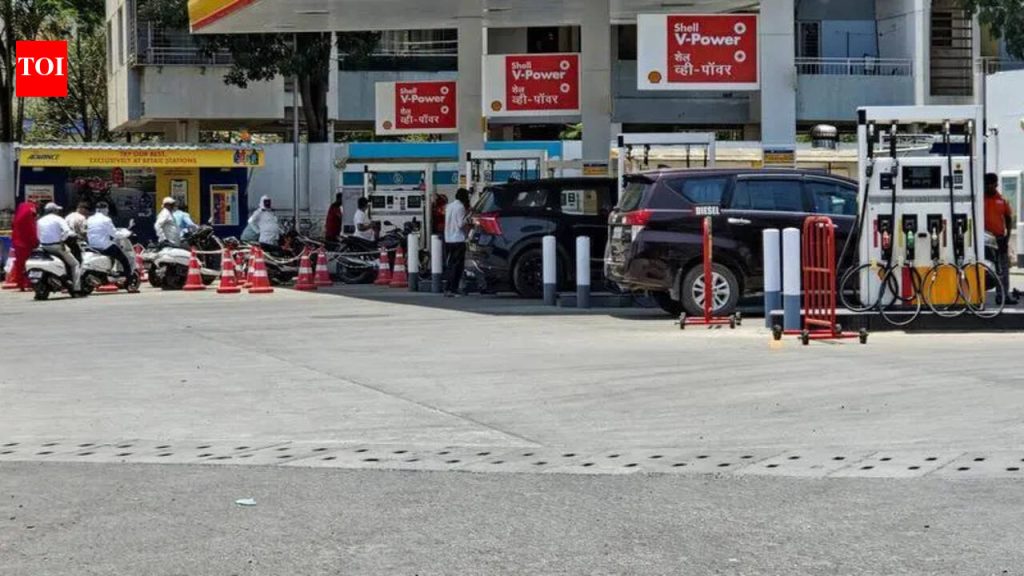 दरवाढीच्या भीतीने पेट्रोल, डिझेलच्या विक्रीत २० टक्क्यांनी वाढ, पंतप्रधानांची घोषणा