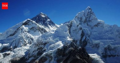 गिरिप्रेमी संस्थेतील तीन गिर्यारोहकांनी माऊंट एव्हरेस्ट शिखर सर केले