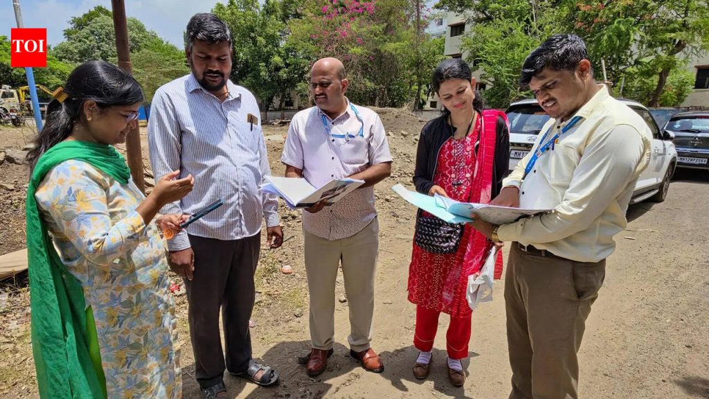 प्रगणक दार बंद, व्यंग आणि उद्धटपणाचा सामना करत कर्तव्य पार पाडतात | पुणे बातम्या