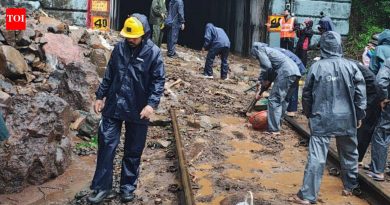 पुणे-लोणावळा रेल्वे विभागात भूस्खलन; 16 गाड्या रद्द, अनेक वळवल्या