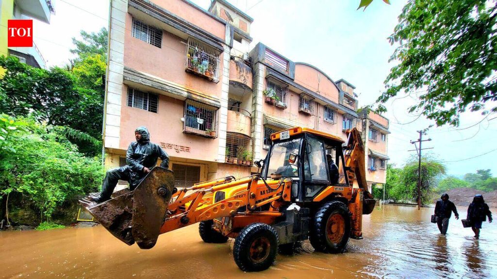 पुण्यातील सर्वाधिक पूरप्रवण परिसर, एकतानगरी येथे पुन्हा पूर आला, यावेळी धरणातून २७,००० क्युसेसने विसर्ग