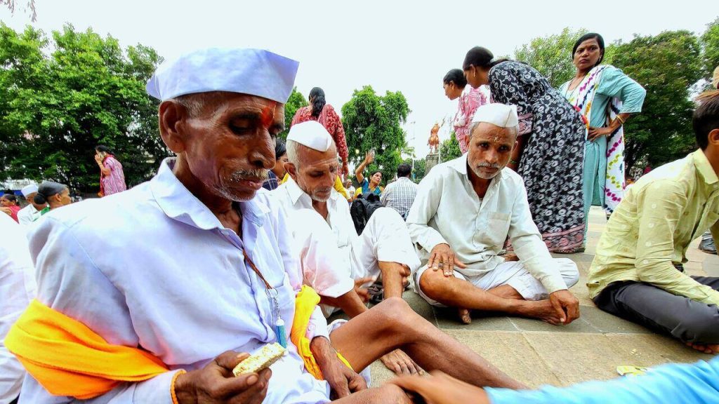 वारकऱ्यांनी पुण्यात मुक्काम केल्याने प्रार्थना, विश्रांती आणि सेवा