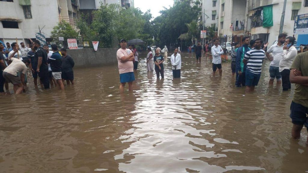 बारा वर्षे झाली, घरकुलवासीय पुराशी लढा; कायमस्वरूपी दुरुस्तीसाठी PCMC विरुद्ध तीव्र आंदोलन | पुणे बातम्या