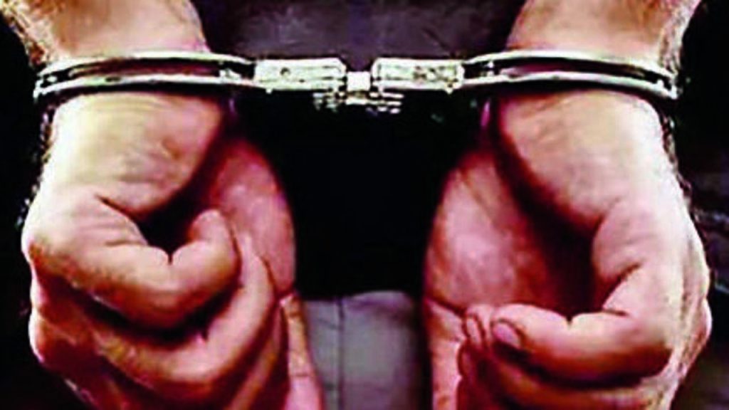 हिस्ट्री शीटर, तीन सहाय्यक पकडले; ₹ 10.3 लाख मौल्यवान वस्तू जप्त केल्या