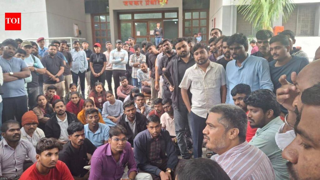 एसपीपीयूच्या विद्यार्थ्यांनी वसतिगृह आणि स्टायपेंडच्या प्रश्नांना झेंडा दाखवला, रोहित पवार यांनी कारवाईचे आश्वासन दिले | पुणे बातम्या