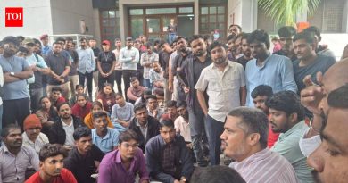 एसपीपीयूच्या विद्यार्थ्यांनी वसतिगृह आणि स्टायपेंडच्या प्रश्नांना झेंडा दाखवला, रोहित पवार यांनी कारवाईचे आश्वासन दिले | पुणे बातम्या