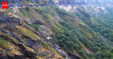 रस्ता खचल्याने माळशेज घाट पुढील सूचना मिळेपर्यंत वाहतूक बंद